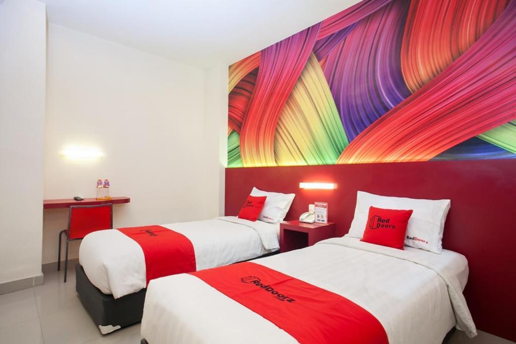 Hotel Reddoorz Near Hawaii Water Park Malang Esterno foto