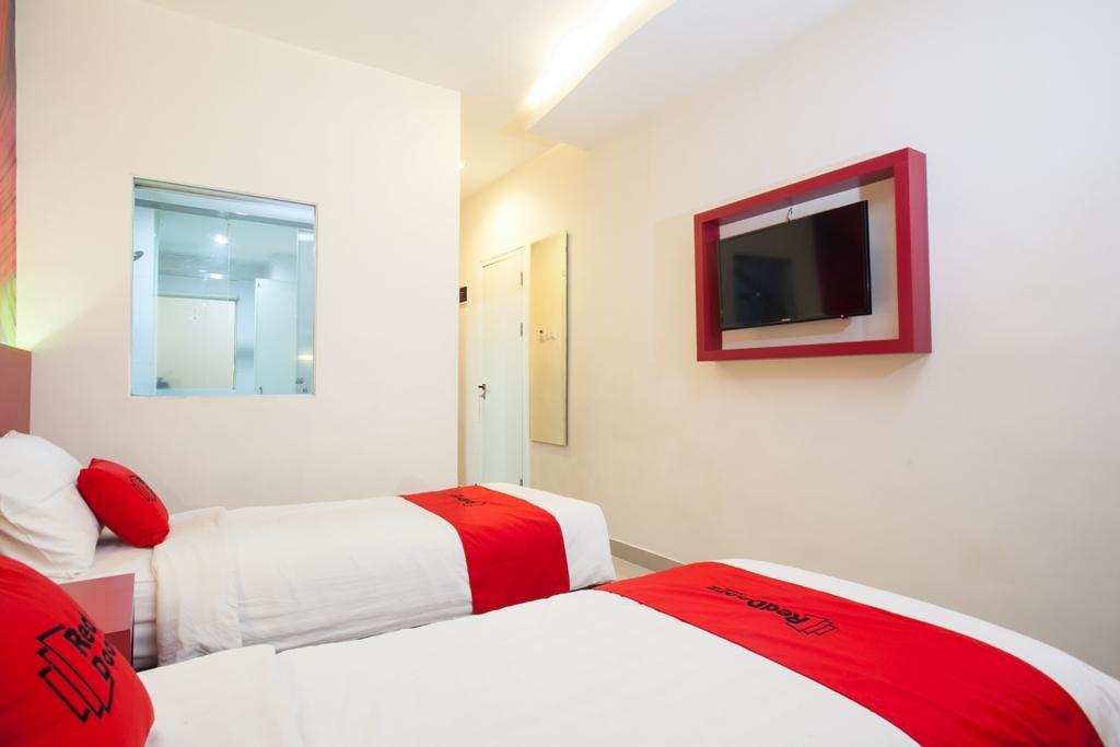 Hotel Reddoorz Near Hawaii Water Park Malang Esterno foto
