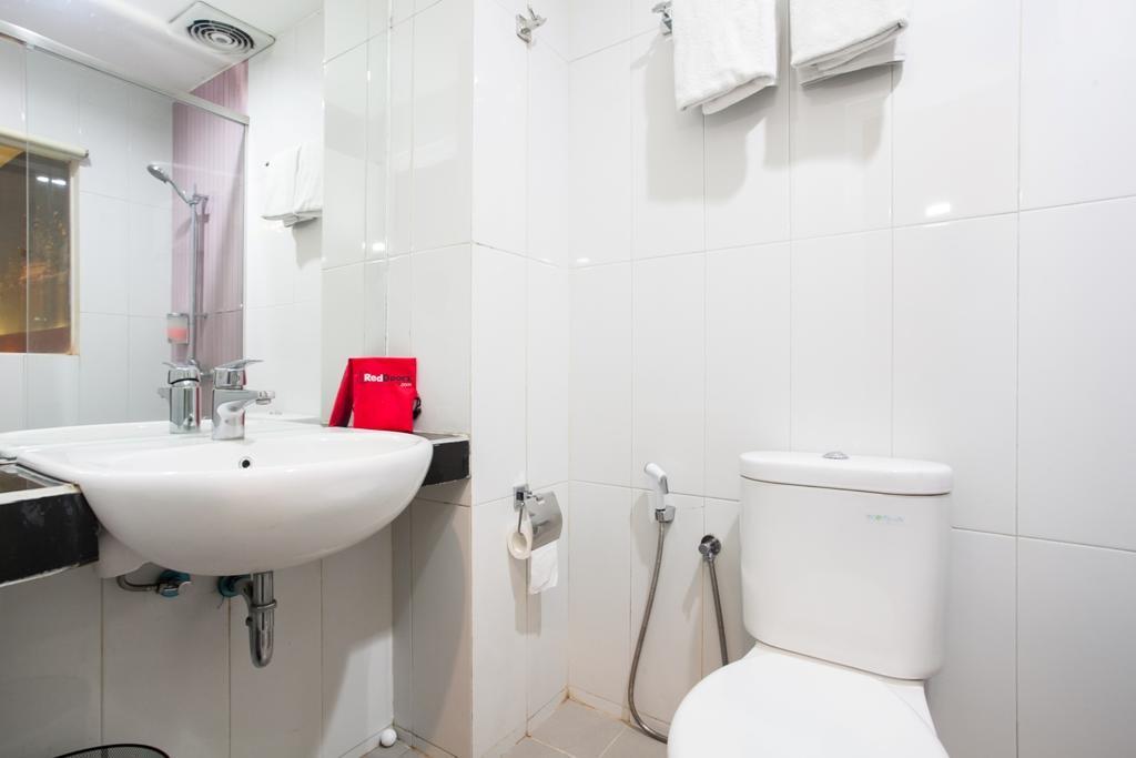 Hotel Reddoorz Near Hawaii Water Park Malang Esterno foto